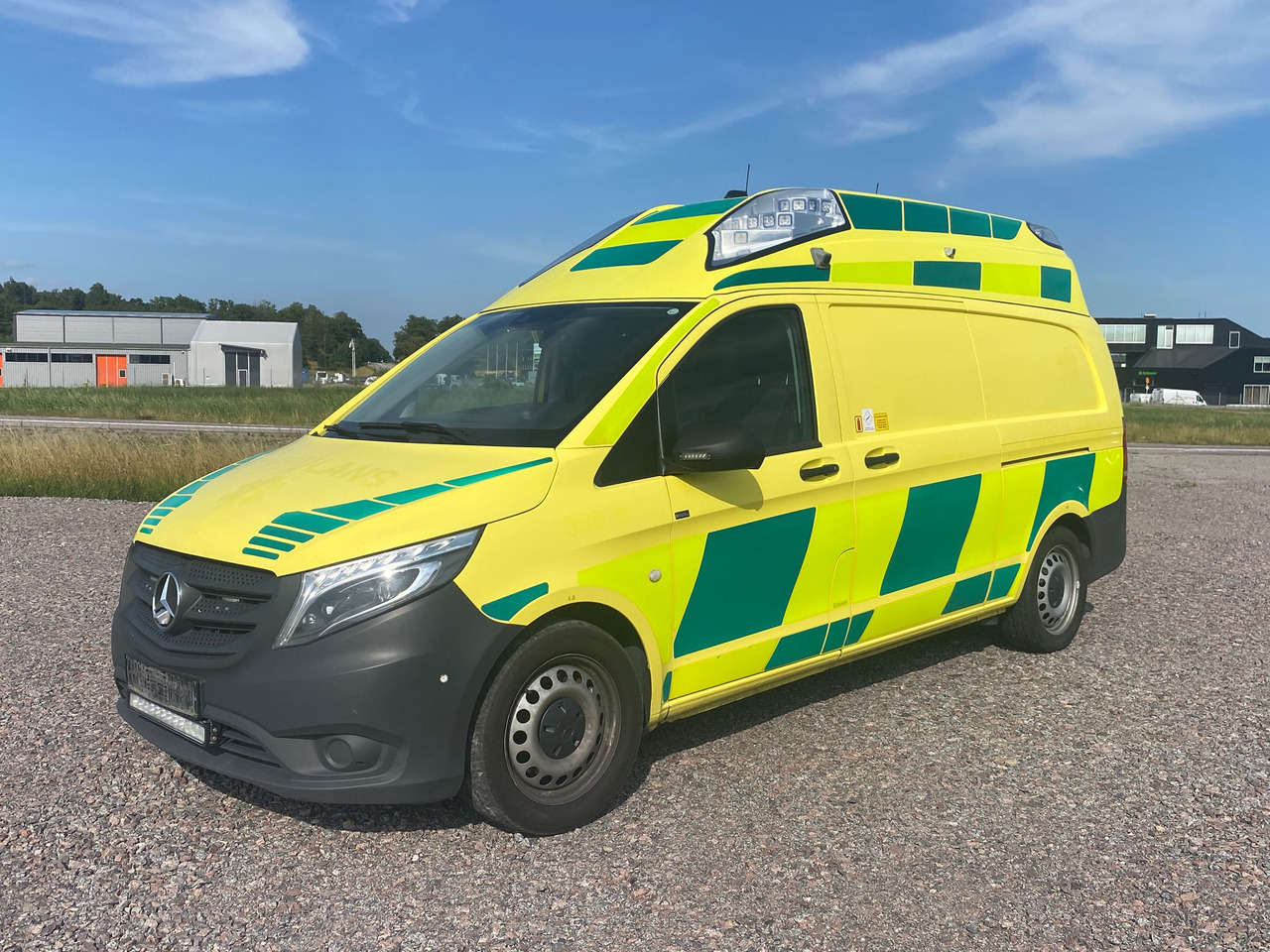 MERCEDES-BENZ Vito 119 4x4 - Kiirabiauto: pilt 1 MERCEDES-BENZ Vito 119 4x4 - Kiirabiauto: pilt 1