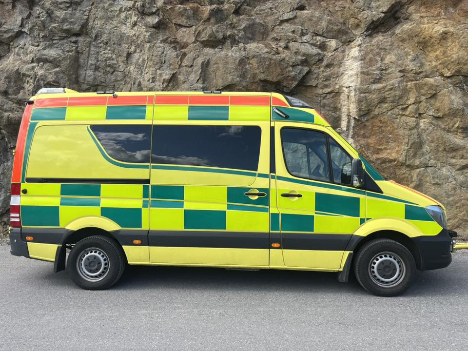 Mercedes-Benz Sprinter 319 - AMBULANCE / Krankenwagen / Ambulancia - Kiirabiauto: pilt 4 Mercedes-Benz Sprinter 319 - AMBULANCE / Krankenwagen / Ambulancia - Kiirabiauto: pilt 4