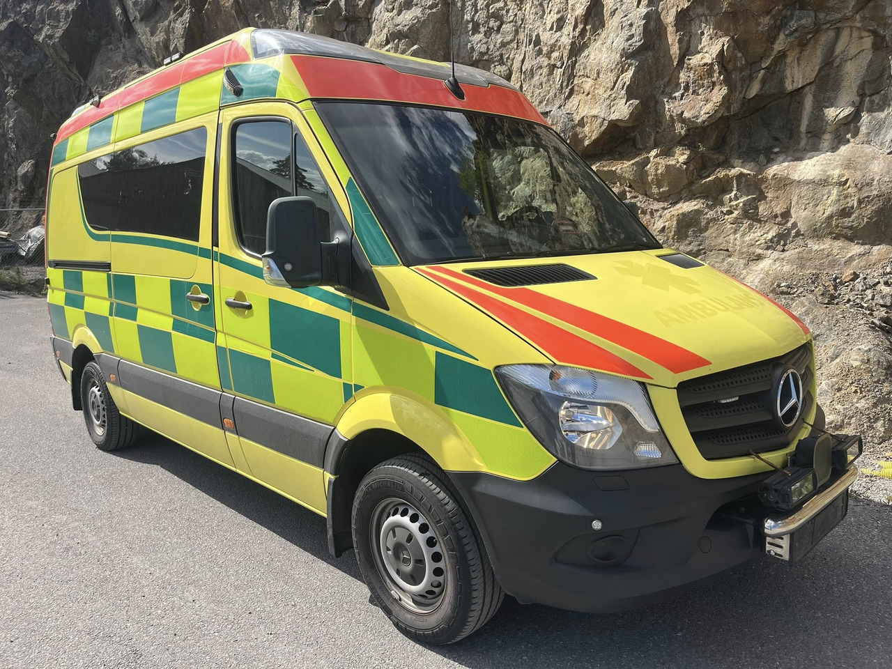 Mercedes-Benz Sprinter 319 - AMBULANCE / Krankenwagen / Ambulancia - Kiirabiauto: pilt 2 Mercedes-Benz Sprinter 319 - AMBULANCE / Krankenwagen / Ambulancia - Kiirabiauto: pilt 2