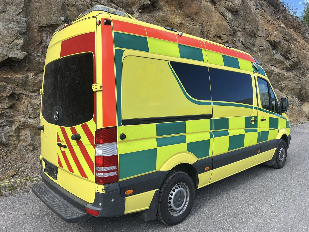 Mercedes-Benz Sprinter 319 - AMBULANCE / Krankenwagen / Ambulancia - Kiirabiauto: pilt 3 Mercedes-Benz Sprinter 319 - AMBULANCE / Krankenwagen / Ambulancia - Kiirabiauto: pilt 3