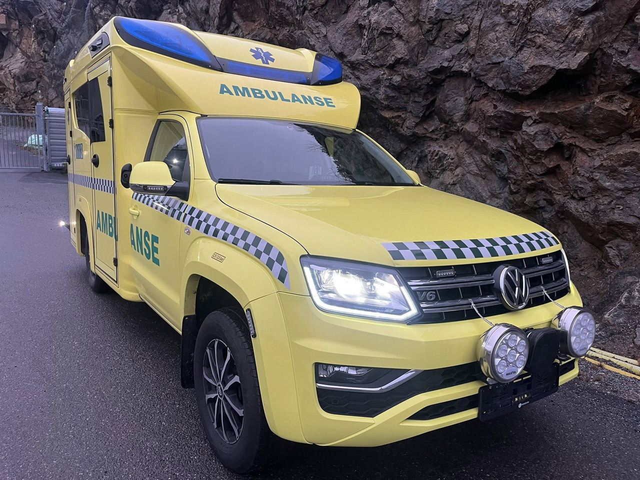 VOLKSWAGEN Amarok XL 4motion - AMBULANCE /Krankenwagen - Kiirabiauto: pilt 2 VOLKSWAGEN Amarok XL 4motion - AMBULANCE /Krankenwagen - Kiirabiauto: pilt 2
