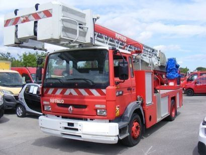 Renault Midliner M180 Drehleiter Feuerwehr EPSA23.5 1999 - Veoautolt tõusev platvorm: pilt 3 Renault Midliner M180 Drehleiter Feuerwehr EPSA23.5 1999 - Veoautolt tõusev platvorm: pilt 3