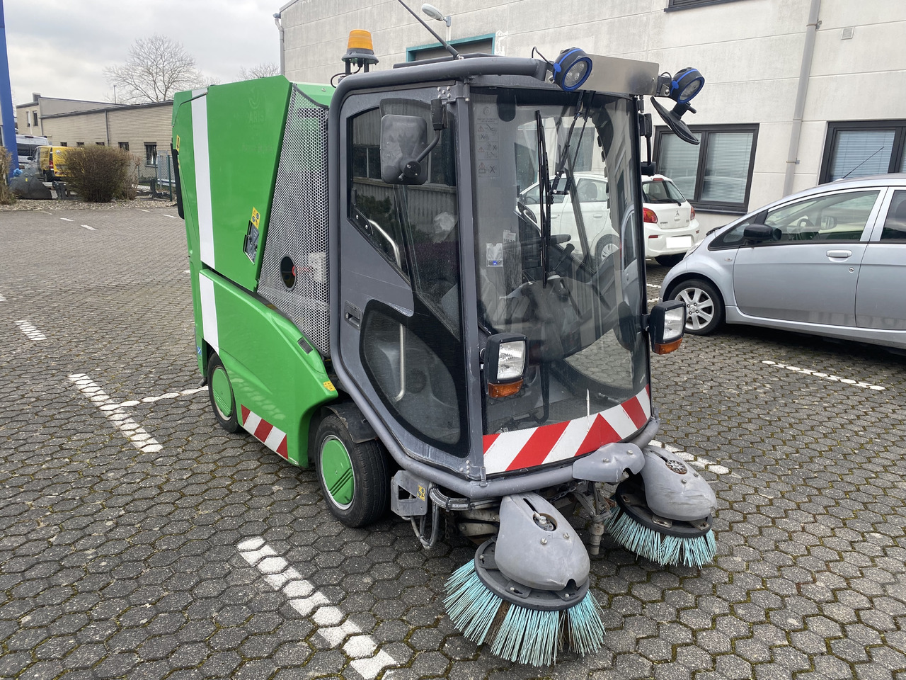 TENNANT Green Machines 500 ZE electric 500 ZE - Tänavapühkimismasin: pilt 2 TENNANT Green Machines 500 ZE electric 500 ZE - Tänavapühkimismasin: pilt 2