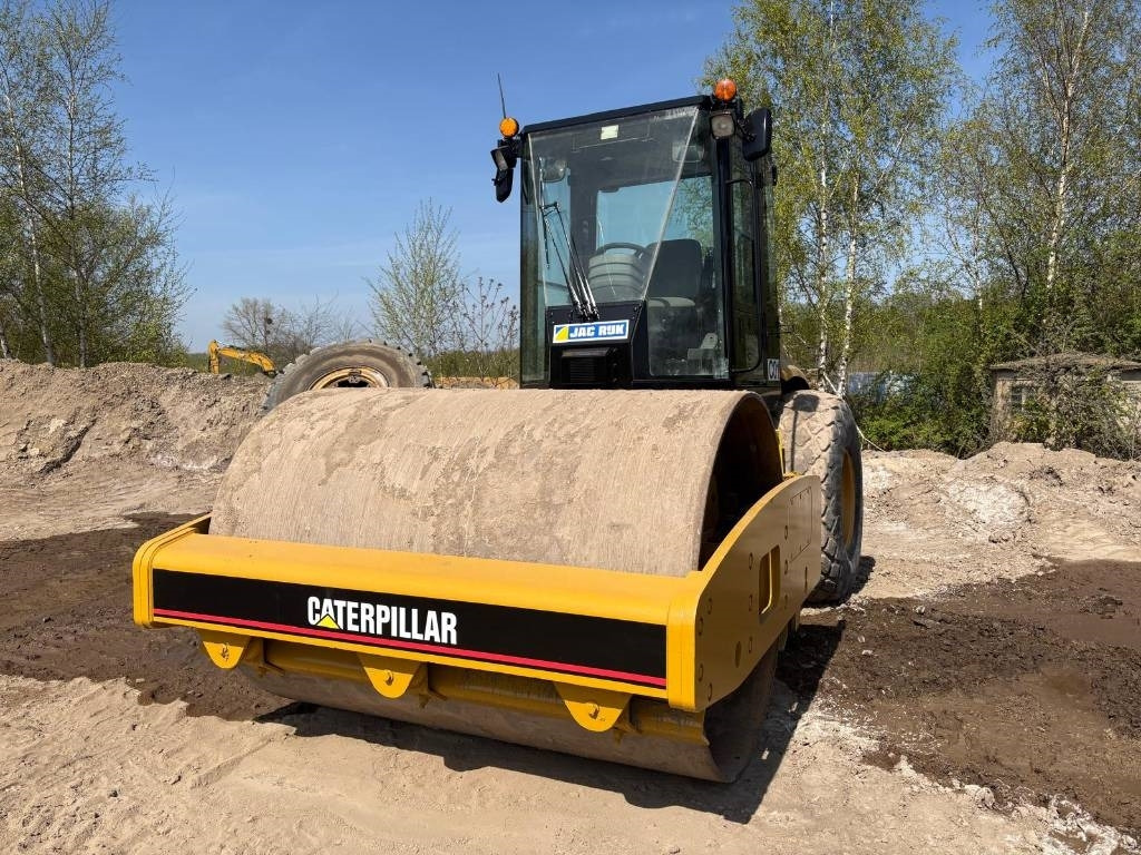CAT CS 563 E - Tihendaja: pilt 1 CAT CS 563 E - Tihendaja: pilt 1