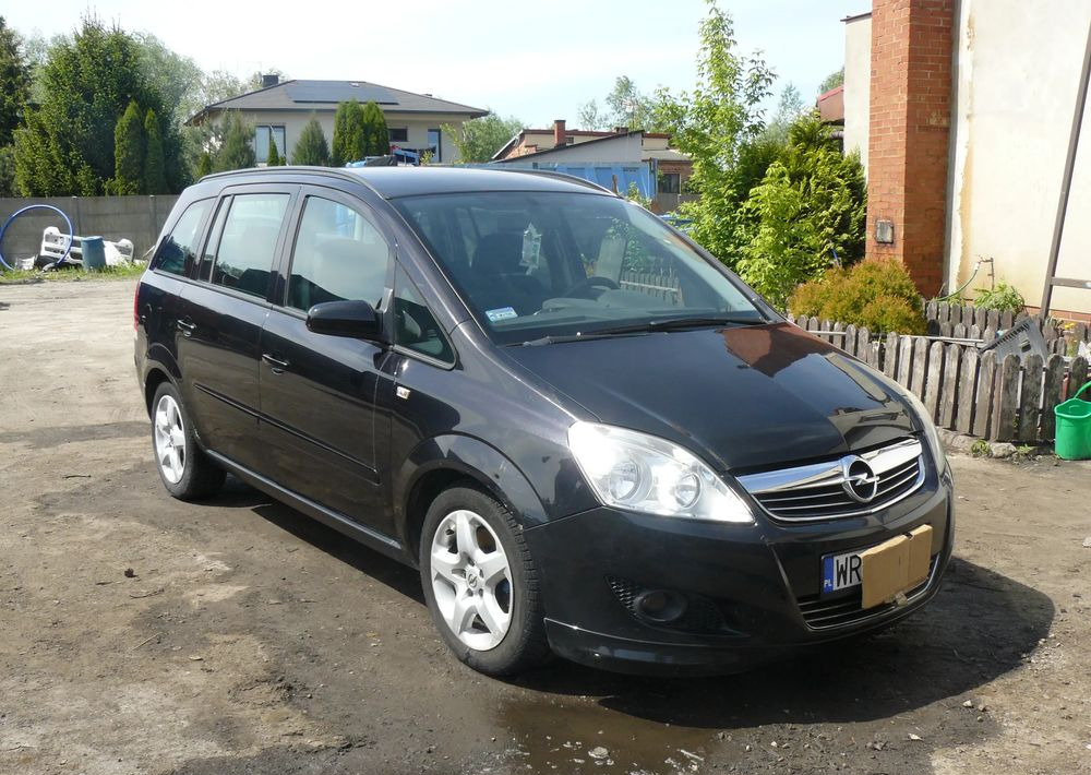 Opel Zafira 1.9 CDTI Cosmo - Maastur: pilt 2 Opel Zafira 1.9 CDTI Cosmo - Maastur: pilt 2