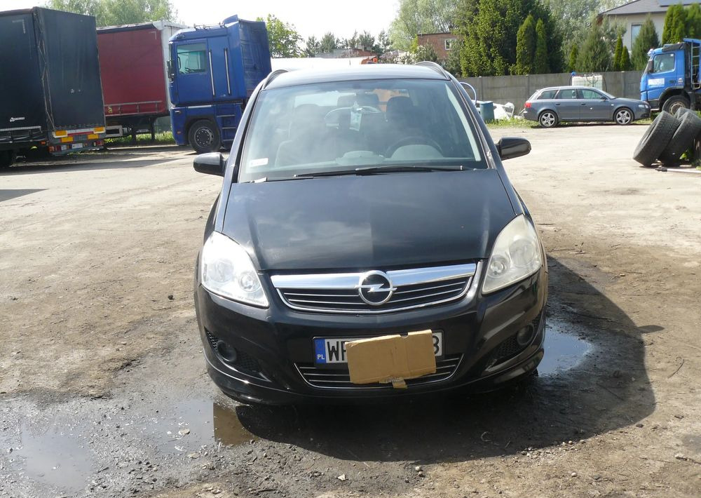 Opel Zafira 1.9 CDTI Cosmo - Maastur: pilt 1 Opel Zafira 1.9 CDTI Cosmo - Maastur: pilt 1