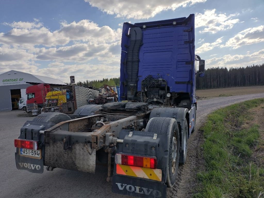 Volvo FH12 6x2 takateli veturi, leima 05/25 - Sadulveok: pilt 3 Volvo FH12 6x2 takateli veturi, leima 05/25 - Sadulveok: pilt 3