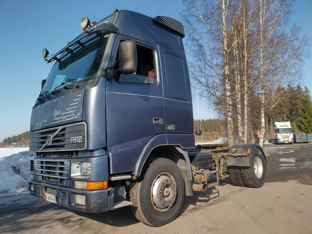 Volvo FH12 kanttilamppu veturi - Sadulveok: pilt 1 Volvo FH12 kanttilamppu veturi - Sadulveok: pilt 1