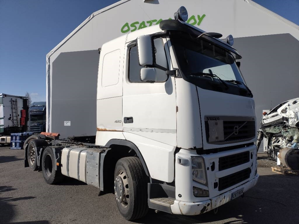 Volvo FH460 6x2 veturi kääntyvä teli - Sadulveok: pilt 1 Volvo FH460 6x2 veturi kääntyvä teli - Sadulveok: pilt 1