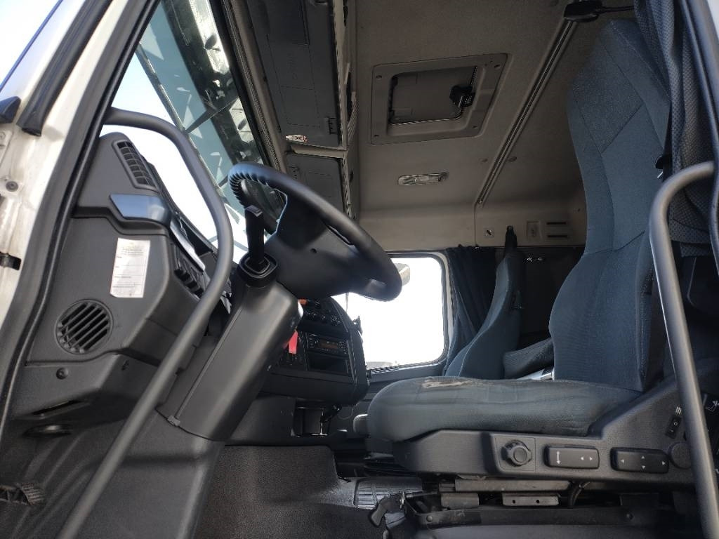 Volvo FH460 6x2 veturi kääntyvä teli - Sadulveok: pilt 4 Volvo FH460 6x2 veturi kääntyvä teli - Sadulveok: pilt 4