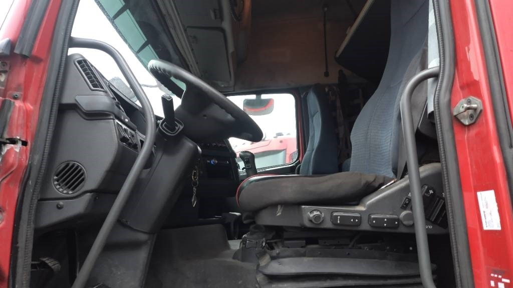 Volvo FH480 6x2 takateli veturi, hydrauliikka,manuaali - Sadulveok: pilt 5 Volvo FH480 6x2 takateli veturi, hydrauliikka,manuaali - Sadulveok: pilt 5