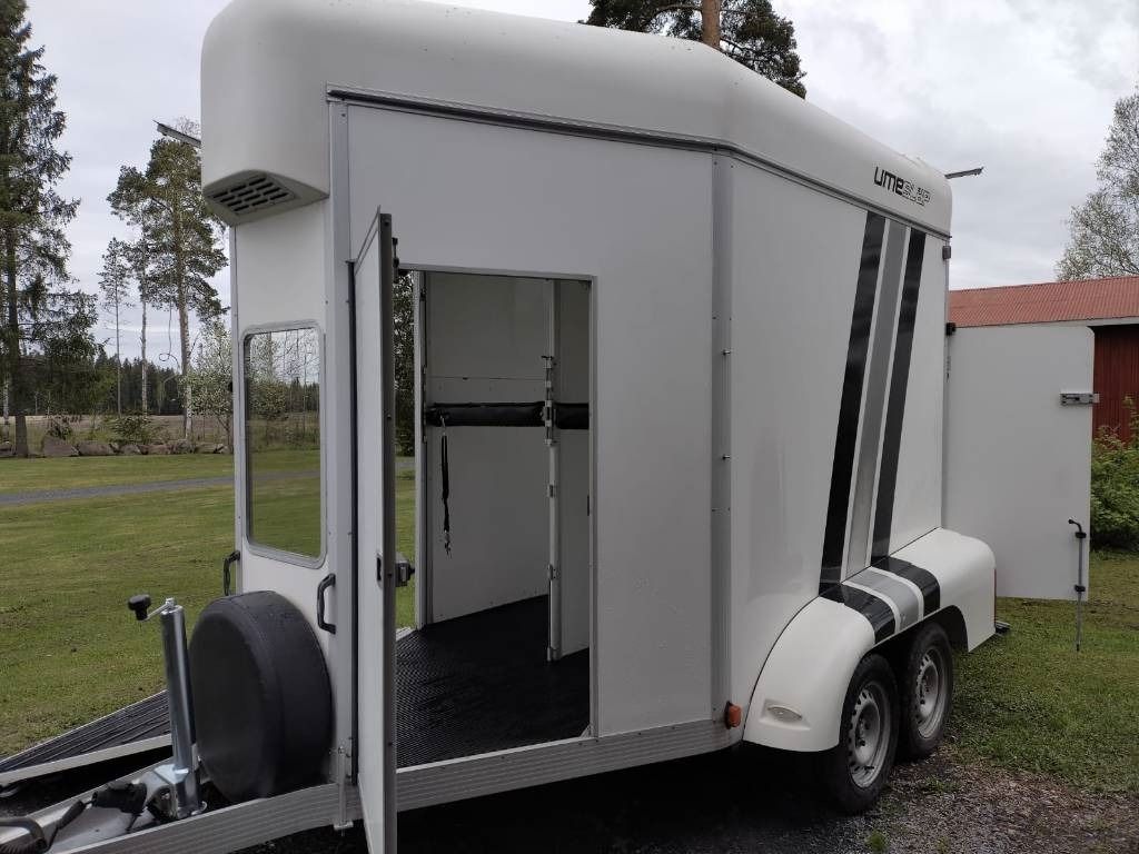 Umeå A45 Hevostraileri, etupurku - Loomaveo järelhaagis: pilt 3 Umeå A45 Hevostraileri, etupurku - Loomaveo järelhaagis: pilt 3