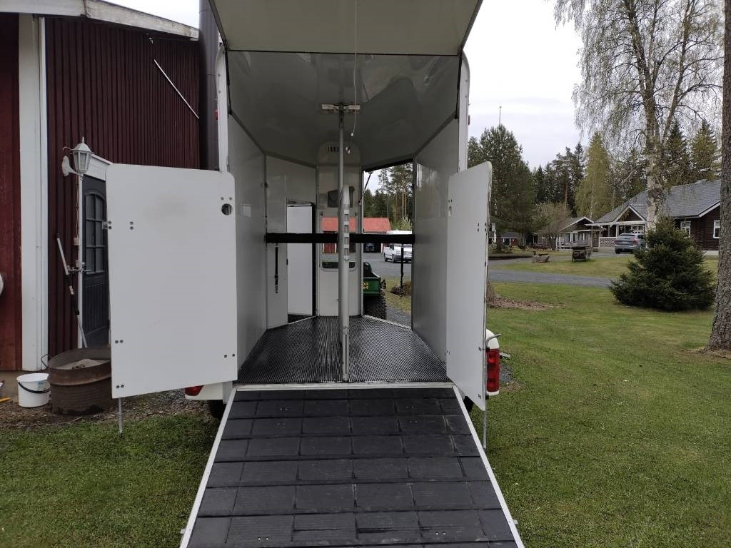 Umeå A45 Hevostraileri, etupurku - Loomaveo järelhaagis: pilt 2 Umeå A45 Hevostraileri, etupurku - Loomaveo järelhaagis: pilt 2