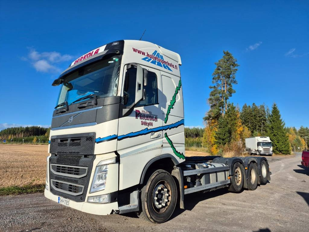 Volvo FH500 8x2 alusta - Kabiinišassiiga veoauto: pilt 1 Volvo FH500 8x2 alusta - Kabiinišassiiga veoauto: pilt 1