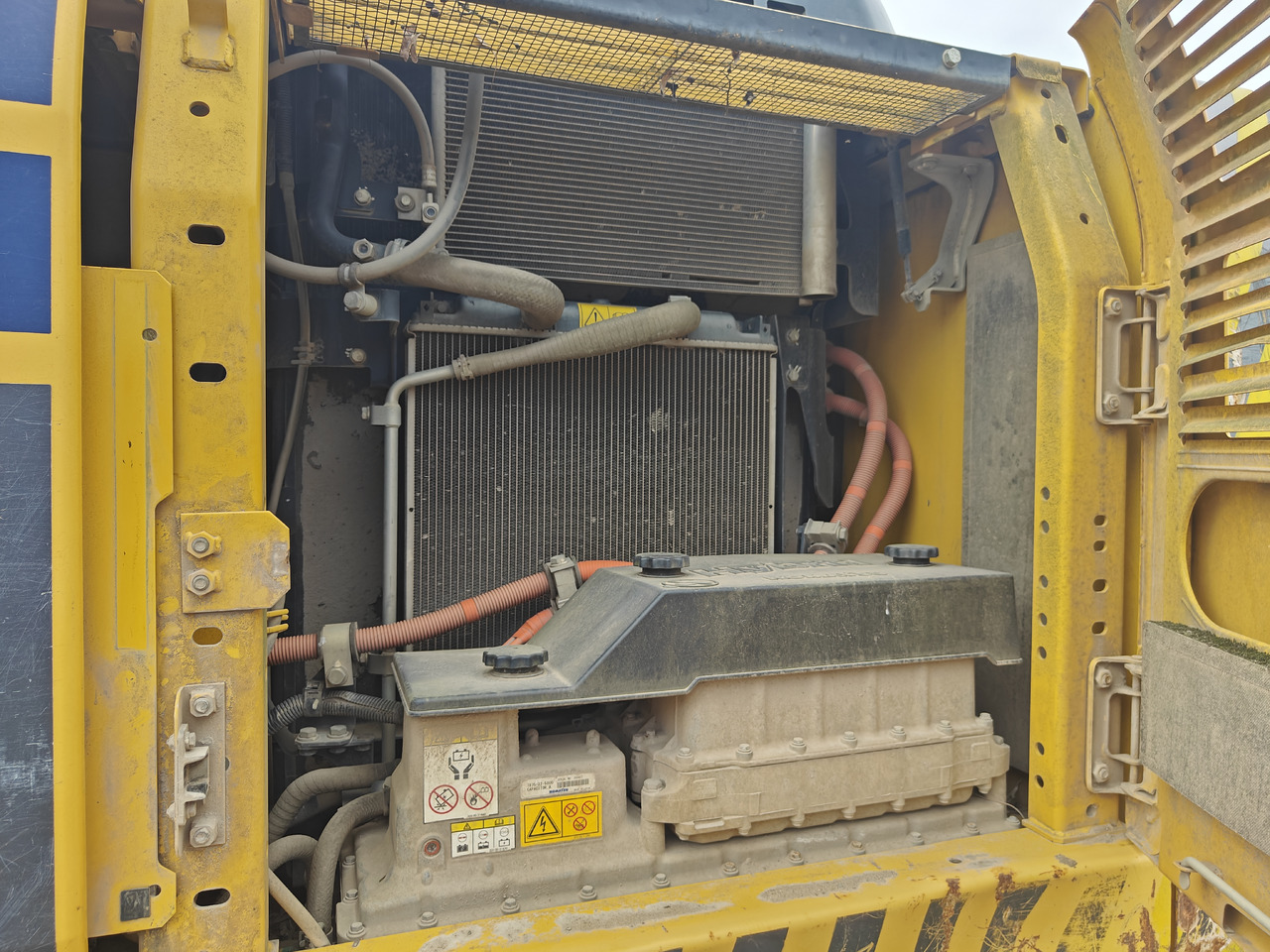 Lintekskavaator KOMATSU HB 215LC-2: pilt 18