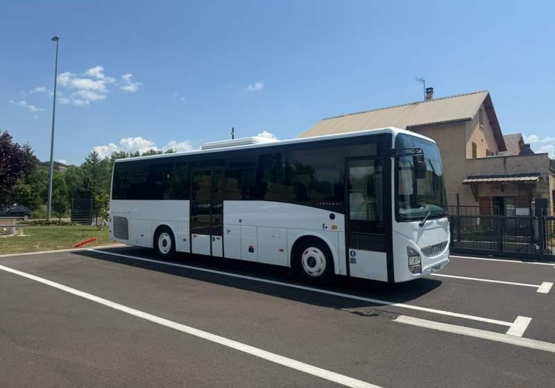 Iveco CROSSWAY/ DŁUGOŚĆ 10.70 M / MANUAL / EURO 6 - Maakonnaliini buss: pilt 1 Iveco CROSSWAY/ DŁUGOŚĆ 10.70 M / MANUAL / EURO 6 - Maakonnaliini buss: pilt 1