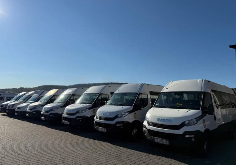 Iveco DAILY / CRAFTER / SPRINTER / WING / 23 MIEJSCA - Väikebuss, Mikrobuss: pilt 1 Iveco DAILY / CRAFTER / SPRINTER / WING / 23 MIEJSCA - Väikebuss, Mikrobuss: pilt 1