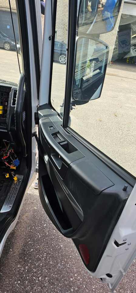 IVECO IVECO STRALIS EURO6 HI-WAY instrument panel kit from UK to EU, full set dashboard, remake set change driver position - Varuosa - Veoauto: pilt 3 IVECO IVECO STRALIS EURO6 HI-WAY instrument panel kit from UK to EU, full set dashboard, remake set change driver position - Varuosa - Veoauto: pilt 3