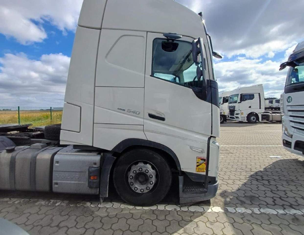 2023 Volvo FH 540 Globetrotter XL Retarder - Sadulveok: pilt 3 2023 Volvo FH 540 Globetrotter XL Retarder - Sadulveok: pilt 3