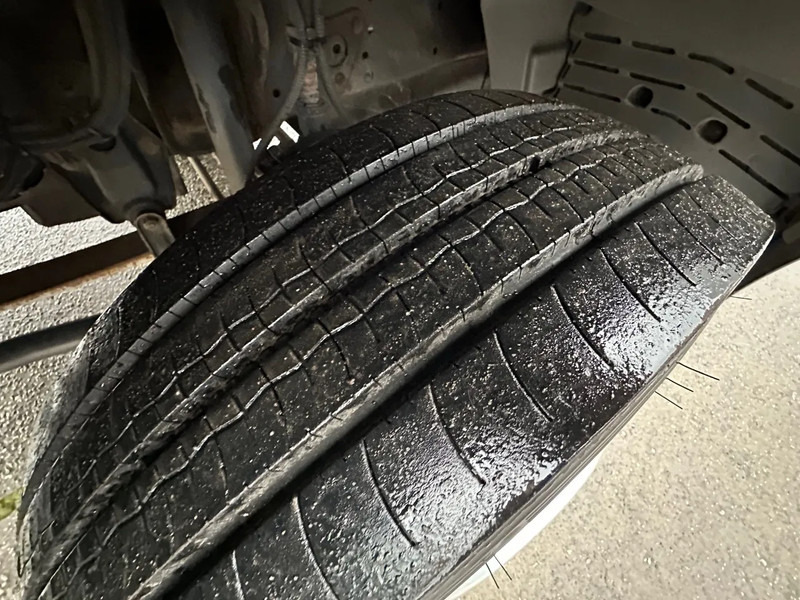 Mercedes-Benz Atego 815 / NL TRUCK / EURO 3 / LOW KM / BOX+LIFT / MANUAL / ANALOG TACHO - Kasti veoauto: pilt 4 Mercedes-Benz Atego 815 / NL TRUCK / EURO 3 / LOW KM / BOX+LIFT / MANUAL / ANALOG TACHO - Kasti veoauto: pilt 4