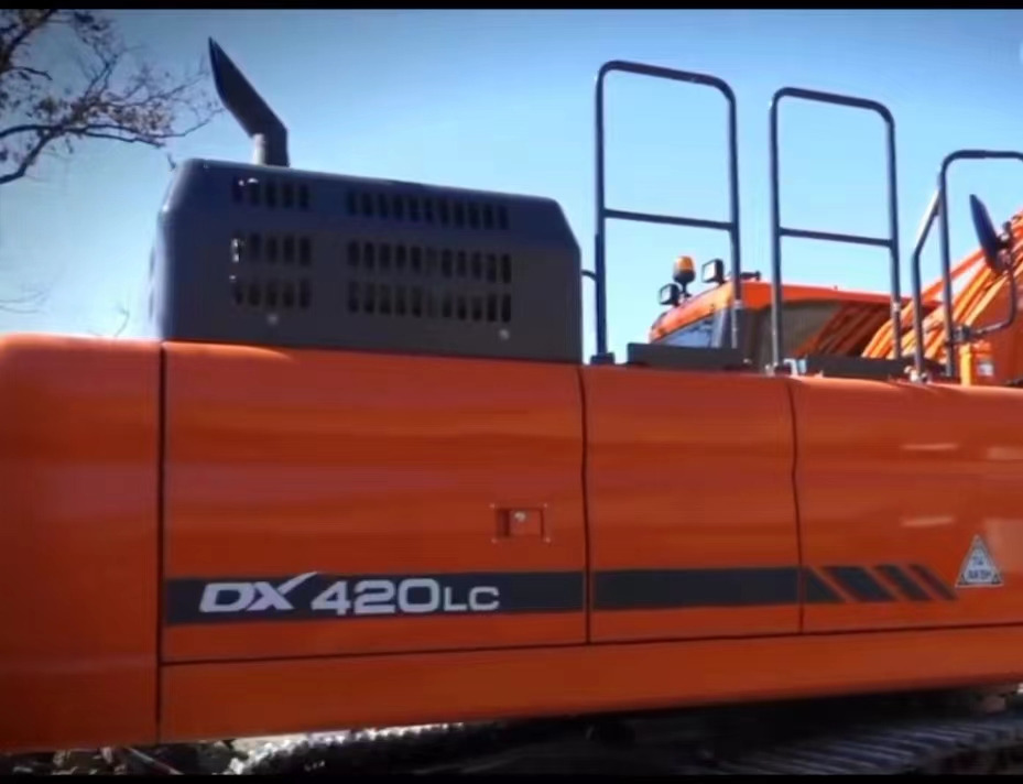 DOOSAN DX420LC - Lintekskavaator: pilt 1 DOOSAN DX420LC - Lintekskavaator: pilt 1