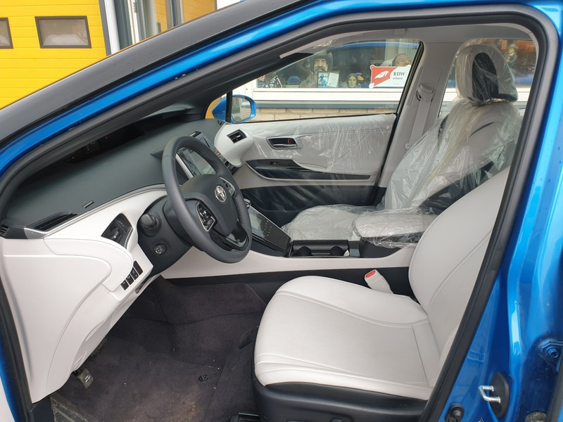 Uus Sedaan Toyota Mirai: pilt 15