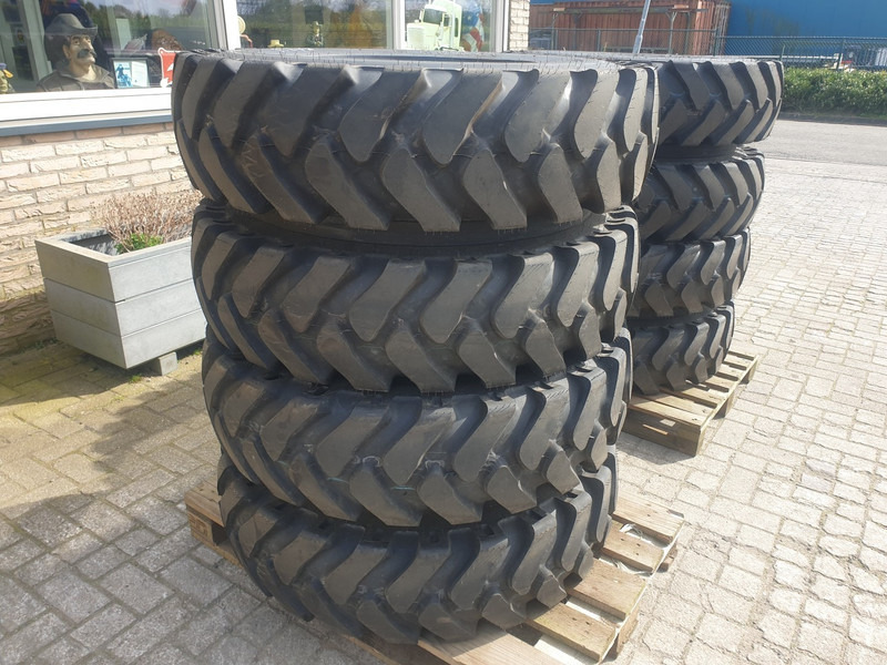 Wielkraanbanden Kumho 10.00-20 - Rehv - Ekskavaator: pilt 2 Wielkraanbanden Kumho 10.00-20 - Rehv - Ekskavaator: pilt 2