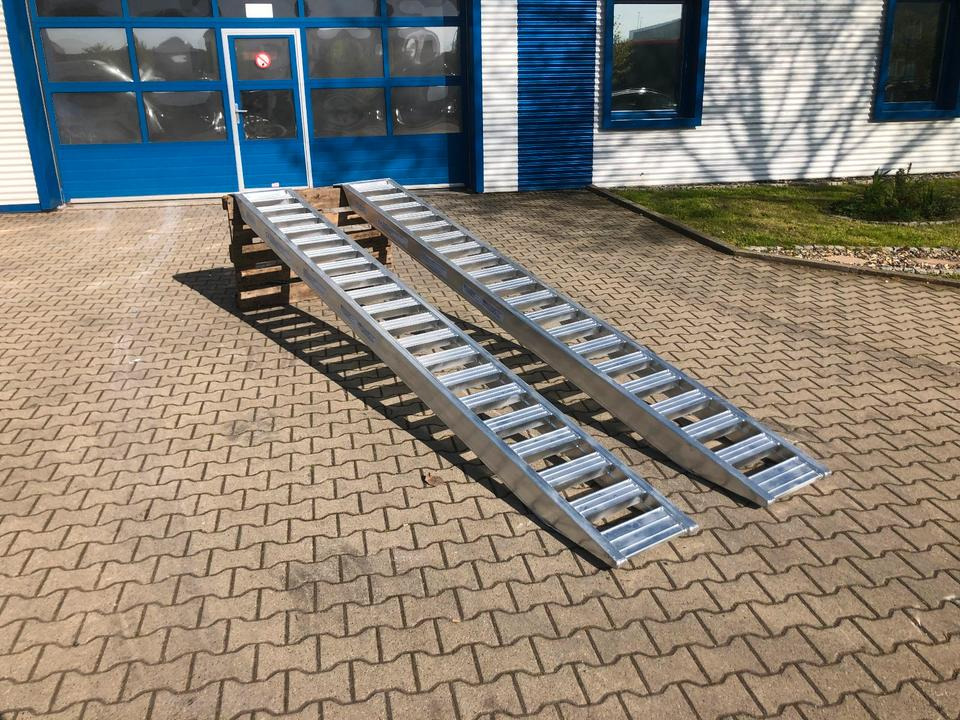 Alurampen Satz 4m 4000KG Minibagger Minilader Quad Auffahrrampe *INKL.19% MWST* - Laadimisramp: pilt 4 Alurampen Satz 4m 4000KG Minibagger Minilader Quad Auffahrrampe *INKL.19% MWST* - Laadimisramp: pilt 4