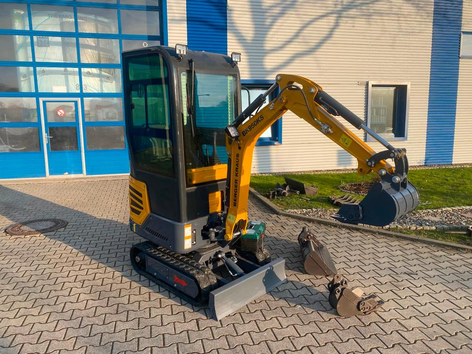 Minibagger BK950KS + Schaufelpaket *INKL.19% MWST*BERGER KRAUS*KABINE*SOFORT!* - Miniekskavaator: pilt 5 Minibagger BK950KS + Schaufelpaket *INKL.19% MWST*BERGER KRAUS*KABINE*SOFORT!* - Miniekskavaator: pilt 5