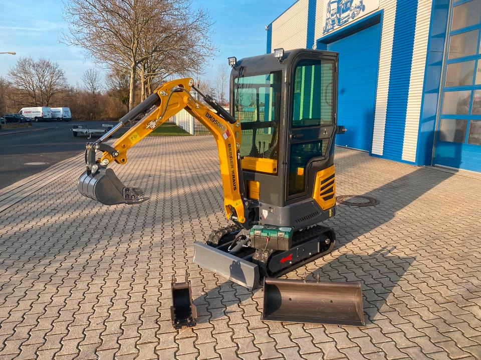 Minibagger BK950KS + Schaufelpaket *INKL.19% MWST*BERGER KRAUS*KABINE*SOFORT!* - Miniekskavaator: pilt 1 Minibagger BK950KS + Schaufelpaket *INKL.19% MWST*BERGER KRAUS*KABINE*SOFORT!* - Miniekskavaator: pilt 1