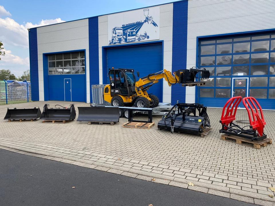 Teleskoplader/Radlader BK810T inkl. Tieflader und großem Zubehör *INKL.19% MWST*BERGER KRAUS*KUBOTA*EURO*CE* - Minilaadur: pilt 1 Teleskoplader/Radlader BK810T inkl. Tieflader und großem Zubehör *INKL.19% MWST*BERGER KRAUS*KUBOTA*EURO*CE* - Minilaadur: pilt 1