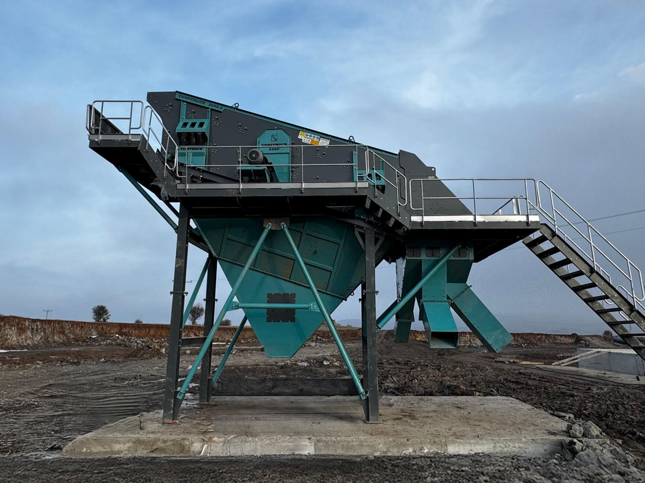Constmach Schwingsieb Anlagen 70-95 t/h 2-3-4 Stufen 1200x4000 mm - Sõeluja: pilt 2 Constmach Schwingsieb Anlagen 70-95 t/h 2-3-4 Stufen 1200x4000 mm - Sõeluja: pilt 2