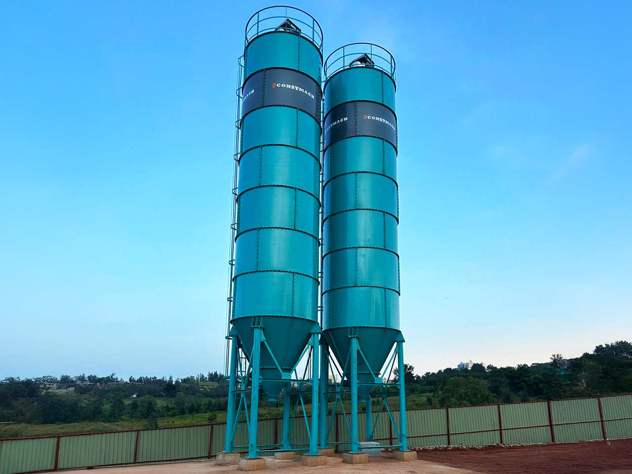 Constmach Silo à Ciment d'une Capacité de 100 Tonnes - Tsemendisilo: pilt 1 Constmach Silo à Ciment d'une Capacité de 100 Tonnes - Tsemendisilo: pilt 1