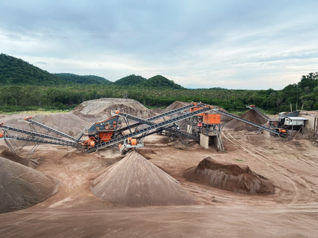 Constmach Stationäre Basalt Steinbrechanlage 250-300 t/h - Purusti: pilt 5 Constmach Stationäre Basalt Steinbrechanlage 250-300 t/h - Purusti: pilt 5