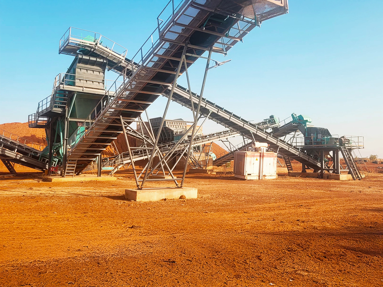 Constmach Stationary Stone Crushing and Screening Plant 50 to 1,000 TPH - Purusti: pilt 3 Constmach Stationary Stone Crushing and Screening Plant 50 to 1,000 TPH - Purusti: pilt 3