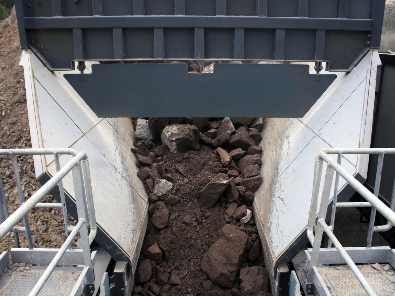 Constmach Vibrating Bunker Feeder In Capacities From 80 To 500 Tons - Kaevandusseadmed: pilt 2 Constmach Vibrating Bunker Feeder In Capacities From 80 To 500 Tons - Kaevandusseadmed: pilt 2