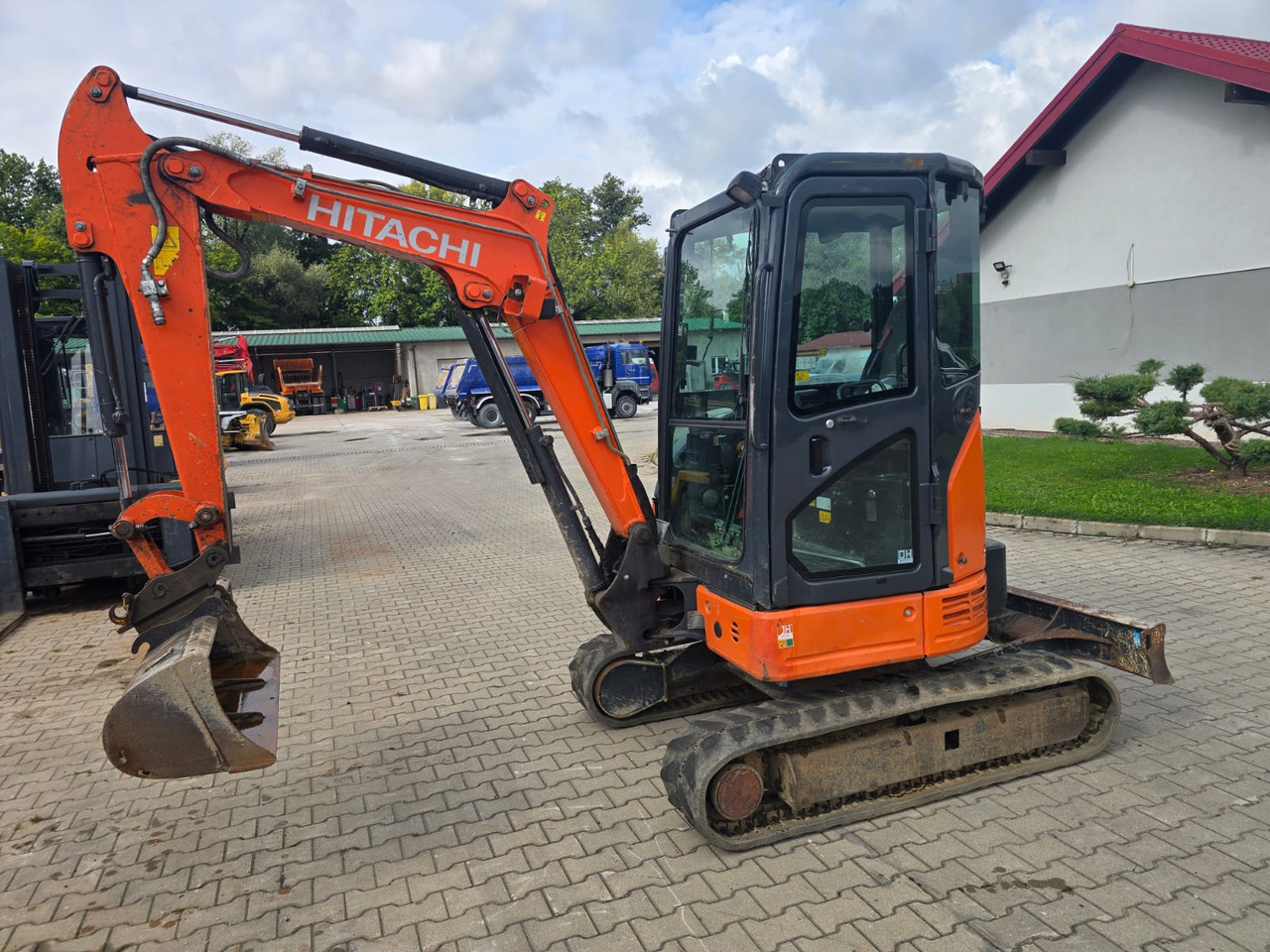 HITACHI ZX 26U-5A CR - Miniekskavaator: pilt 1 HITACHI ZX 26U-5A CR - Miniekskavaator: pilt 1