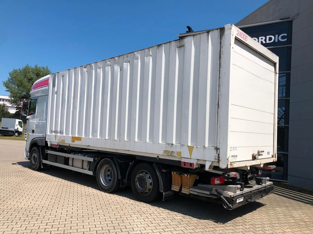 DAF XF450 SSC Lenk/Lift*LBW*AHK*Standkl.*inkl.Koffer - Konteinerveduk/ Tõstukiga veoauto: pilt 4 DAF XF450 SSC Lenk/Lift*LBW*AHK*Standkl.*inkl.Koffer - Konteinerveduk/ Tõstukiga veoauto: pilt 4