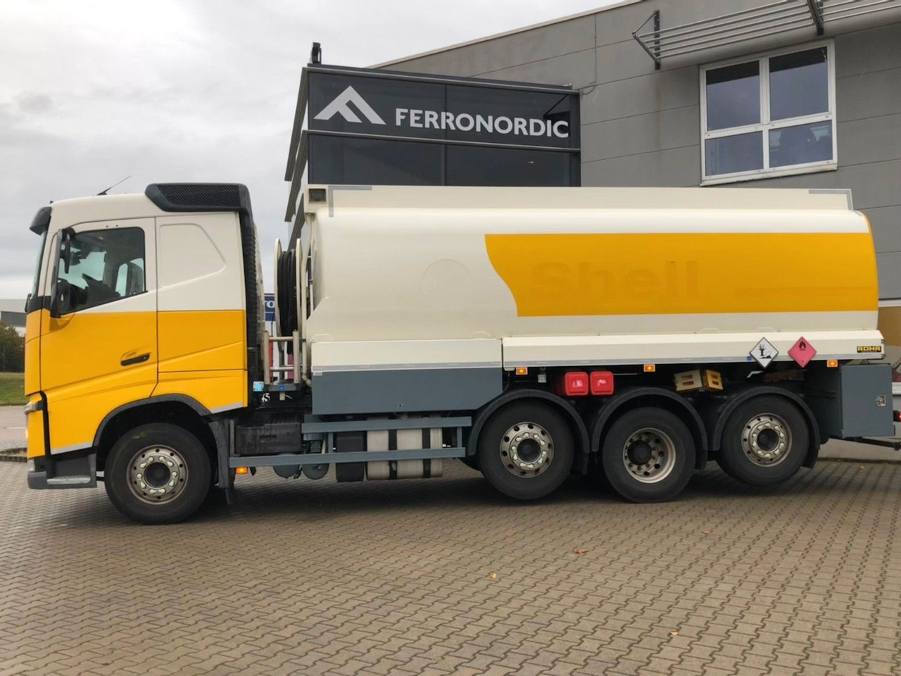 Volvo FH420 Tridem*ADR*3 Kammern 26700LT*ROHR*Sening - Tsisternauto: pilt 4 Volvo FH420 Tridem*ADR*3 Kammern 26700LT*ROHR*Sening - Tsisternauto: pilt 4