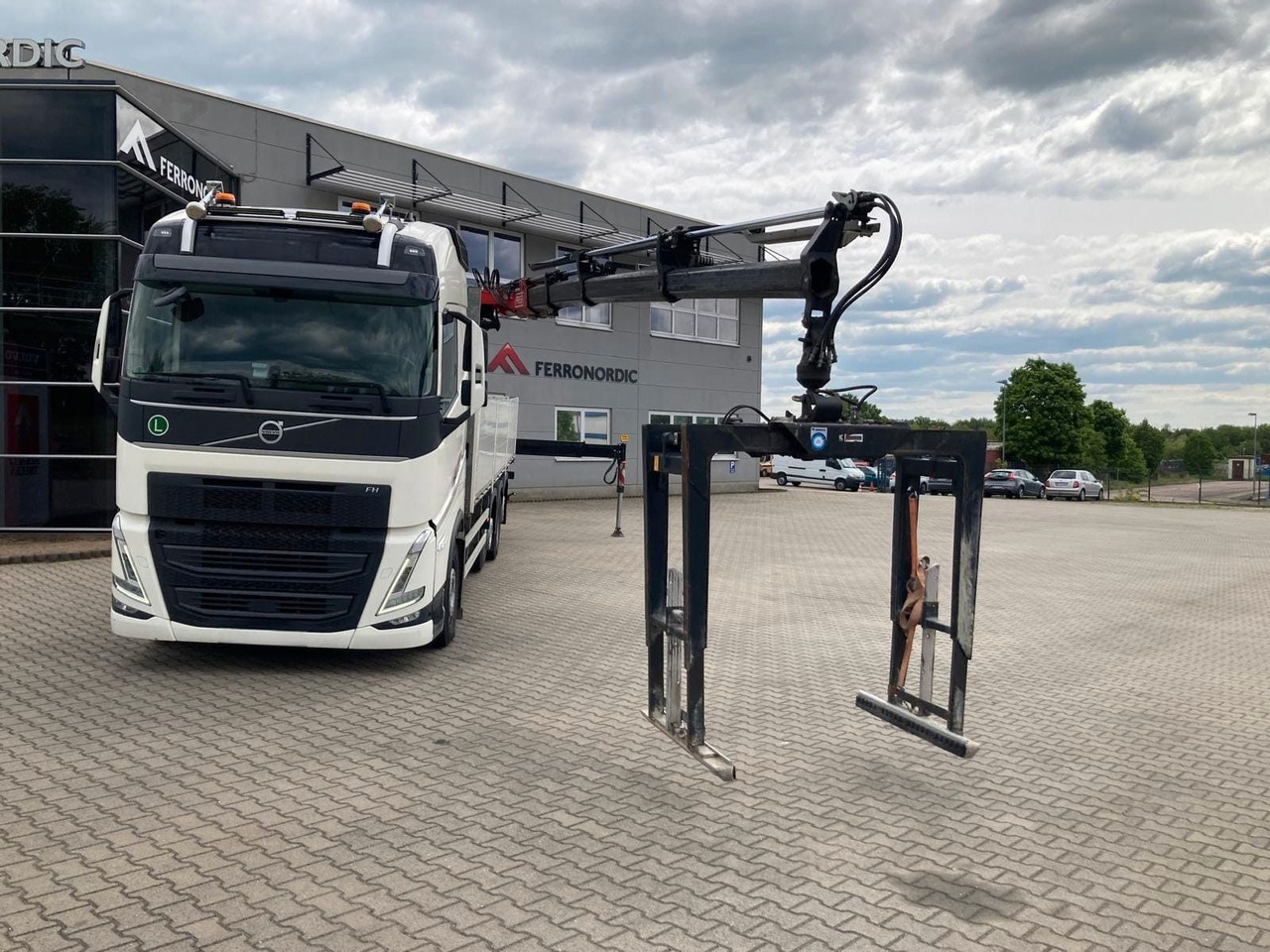 Volvo FH460 8x2 TRIDEM VLA&NLA gelenkt*FASSI F215AS.24 - Kraanaga veoauto: pilt 5 Volvo FH460 8x2 TRIDEM VLA&NLA gelenkt*FASSI F215AS.24 - Kraanaga veoauto: pilt 5