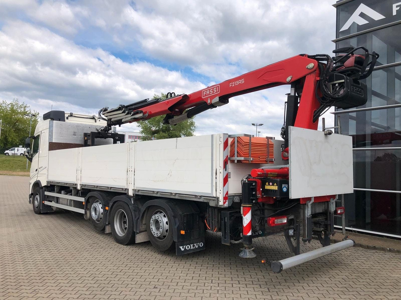 Volvo FH460 8x2 TRIDEM VLA&NLA gelenkt*FASSI F215AS.24 - Kraanaga veoauto: pilt 5 Volvo FH460 8x2 TRIDEM VLA&NLA gelenkt*FASSI F215AS.24 - Kraanaga veoauto: pilt 5
