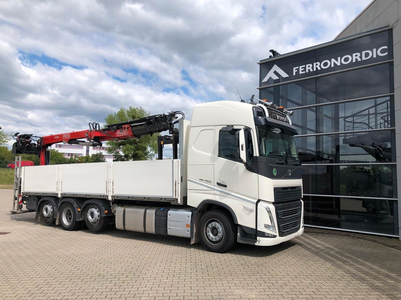 Volvo FH460 8x2 TRIDEM VLA&NLA gelenkt*FASSI F215AS.24 - Kraanaga veoauto: pilt 2 Volvo FH460 8x2 TRIDEM VLA&NLA gelenkt*FASSI F215AS.24 - Kraanaga veoauto: pilt 2