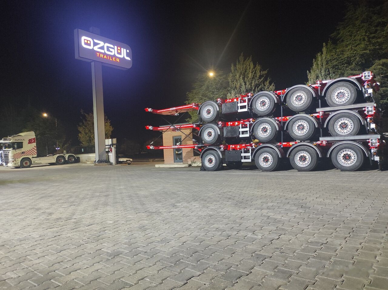 Özgül 4 AXLE HIGH CUBE CONTAINER CARRIER - Konteinerveduk/ Tõstukiga poolhaagis: pilt 4 Özgül 4 AXLE HIGH CUBE CONTAINER CARRIER - Konteinerveduk/ Tõstukiga poolhaagis: pilt 4