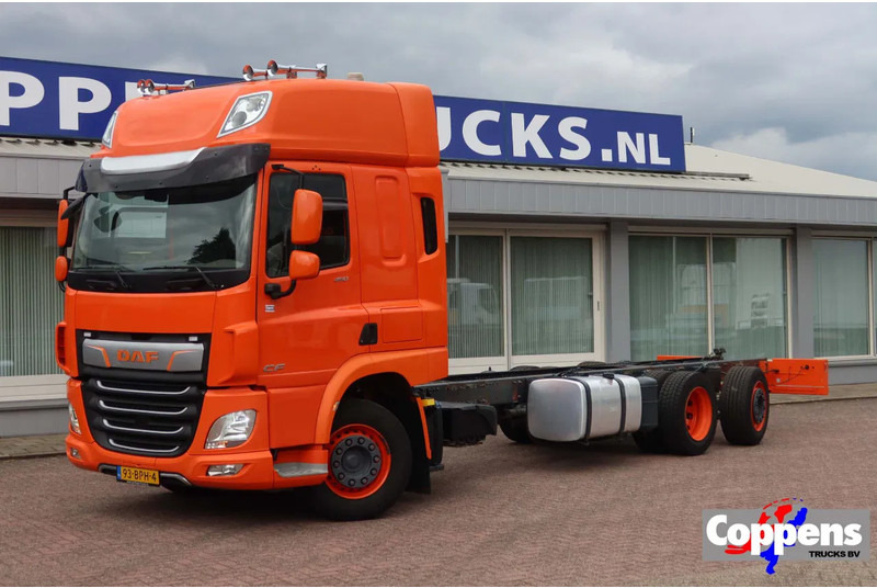 DAF CF 450 Chassis Cabine Slaap Cabine 2x Bed - Kabiinišassiiga veoauto: pilt 1 DAF CF 450 Chassis Cabine Slaap Cabine 2x Bed - Kabiinišassiiga veoauto: pilt 1