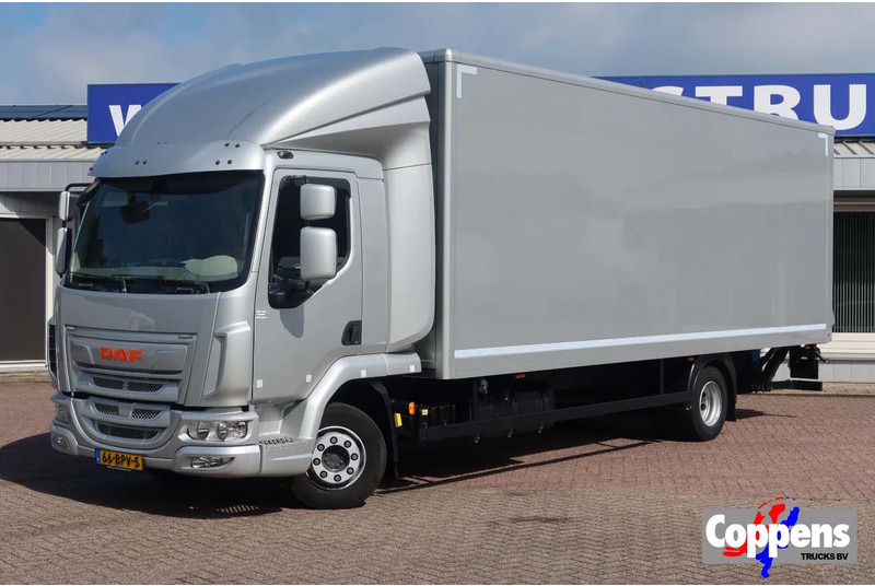 DAF LF 210 FA Zilver metallic bak + klep Dhollandia 1500 kg + rol stops, Comfort cabine. - Kasti veoauto: pilt 1 DAF LF 210 FA Zilver metallic bak + klep Dhollandia 1500 kg + rol stops, Comfort cabine. - Kasti veoauto: pilt 1