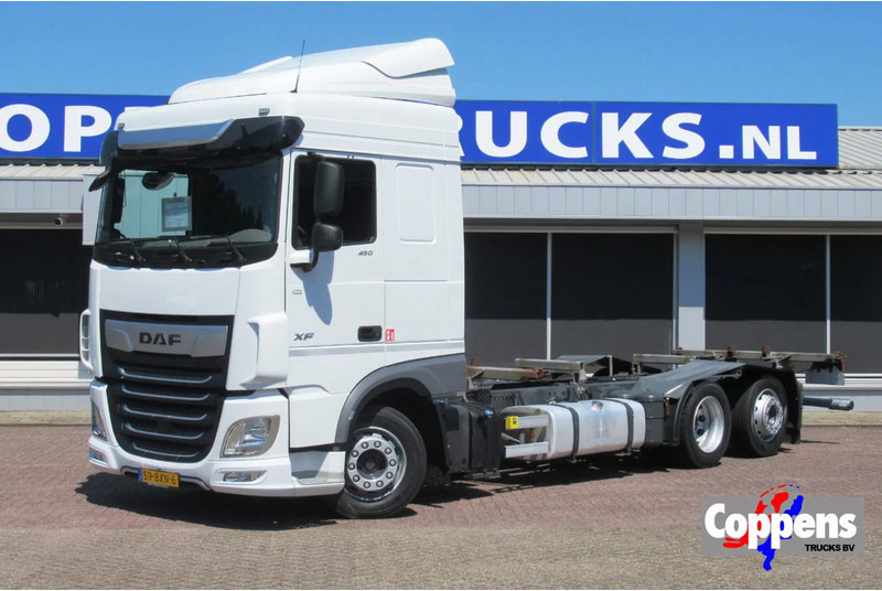 DAF XF 450 FAR BDF Systeem - Konteinerveduk/ Tõstukiga veoauto: pilt 1 DAF XF 450 FAR BDF Systeem - Konteinerveduk/ Tõstukiga veoauto: pilt 1