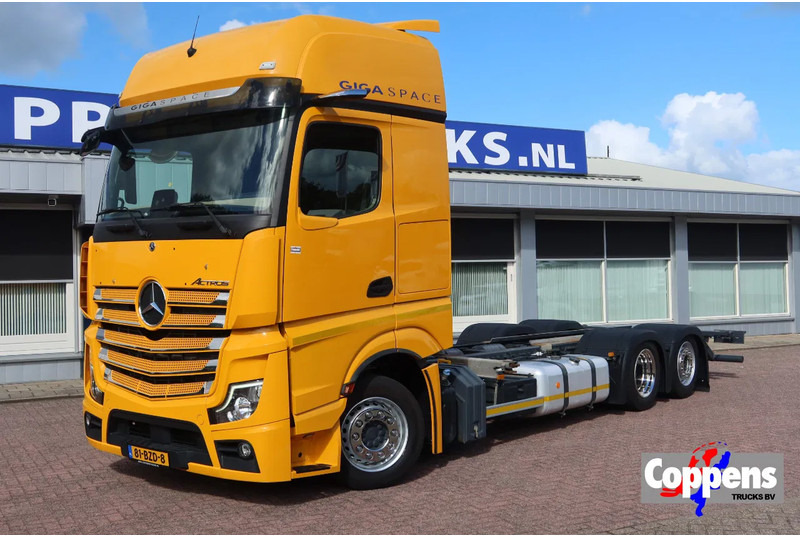 Mercedes-Benz Actros 2642 LL Giga Space Wisselbare opbouw/chassis cabine + lift as - Konteinerveduk/ Tõstukiga veoauto: pilt 1 Mercedes-Benz Actros 2642 LL Giga Space Wisselbare opbouw/chassis cabine + lift as - Konteinerveduk/ Tõstukiga veoauto: pilt 1