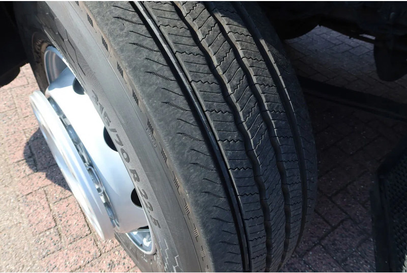 Mercedes-Benz Antos 2127 L Bak + klep 2000 kg Euro 6 - Kasti veoauto: pilt 5 Mercedes-Benz Antos 2127 L Bak + klep 2000 kg Euro 6 - Kasti veoauto: pilt 5