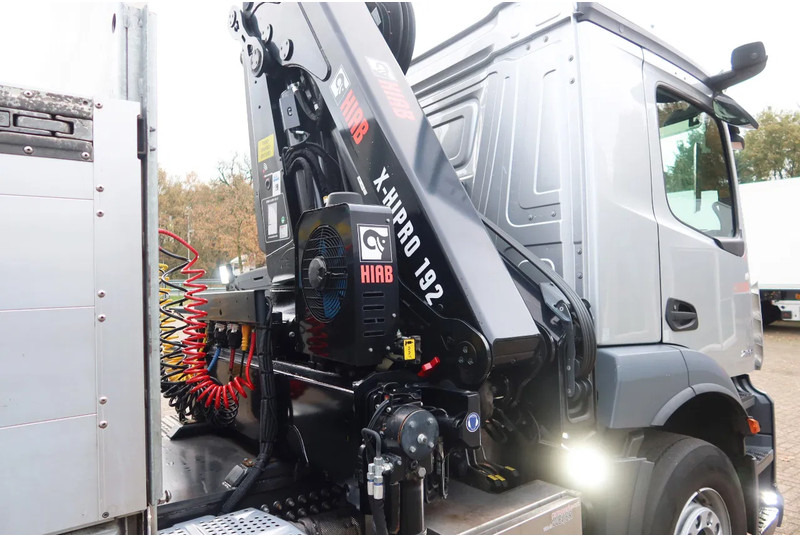 Mercedes-Benz Actros 2133 L Trekker + Hiab Kraan met City Trailer: OT-92-VD - Sadulveok: pilt 4 Mercedes-Benz Actros 2133 L Trekker + Hiab Kraan met City Trailer: OT-92-VD - Sadulveok: pilt 4