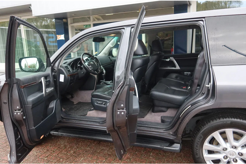 Toyota Land Cruiser V8 200 V8. 4.5D Executive. 7 Persoons. Luchtvering. Marge voertuig - Auto: pilt 3 Toyota Land Cruiser V8 200 V8. 4.5D Executive. 7 Persoons. Luchtvering. Marge voertuig - Auto: pilt 3